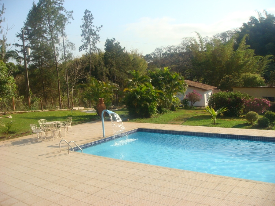 Piscina com Cascata Piscina com cascata em sítio para aluguel em Belo Horizonte