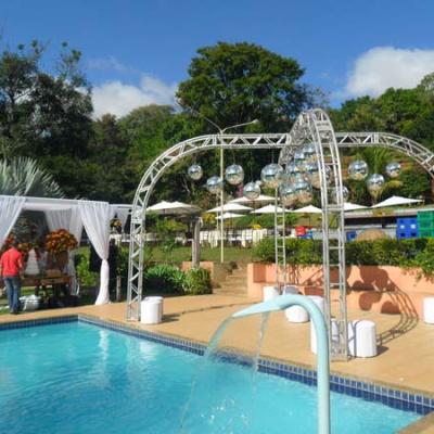 Recepcao De Convidados Em Volta Da Piscina